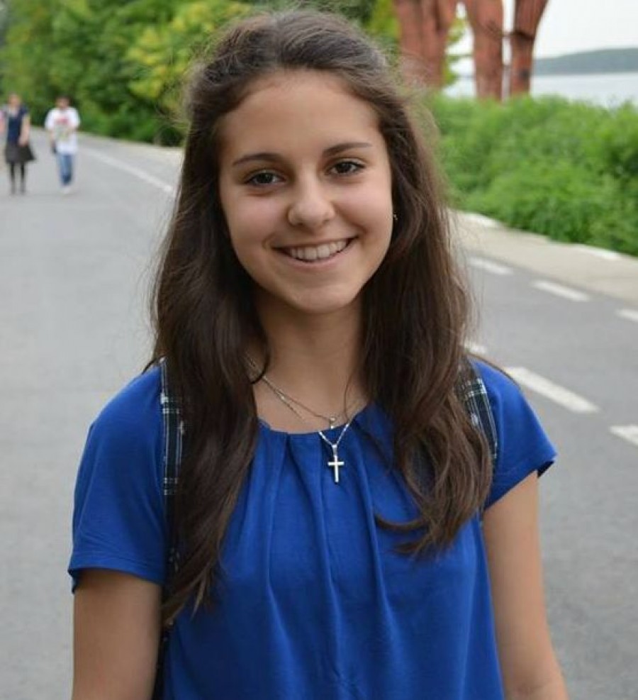 TINERII ŞI ORAŞUL/ Ne mândrim cu Irina Călin - OLIMPICĂ la şcoală, CAMPIOANĂ la badminton