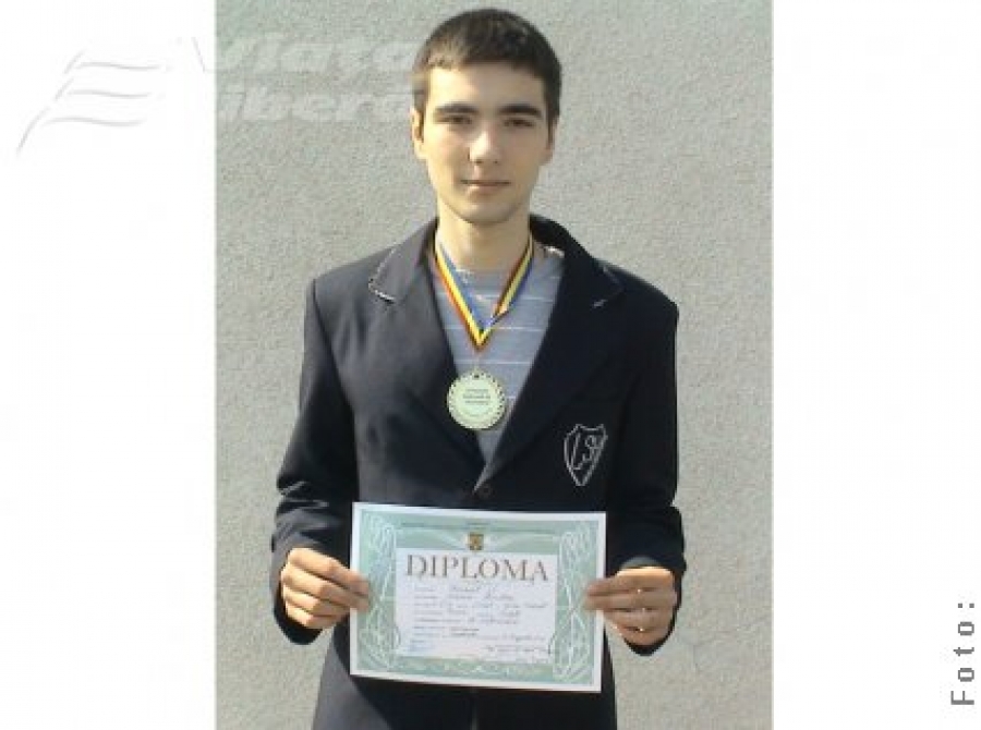 Tecuceanul Andrei Ciocan, calificat pentru internaţionala de informatică