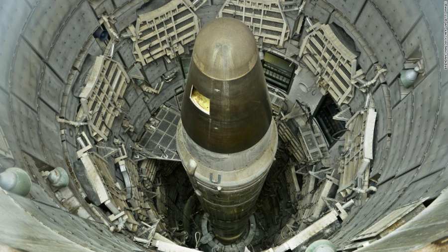 Polonia negociază găzduirea de arme nucleare americane