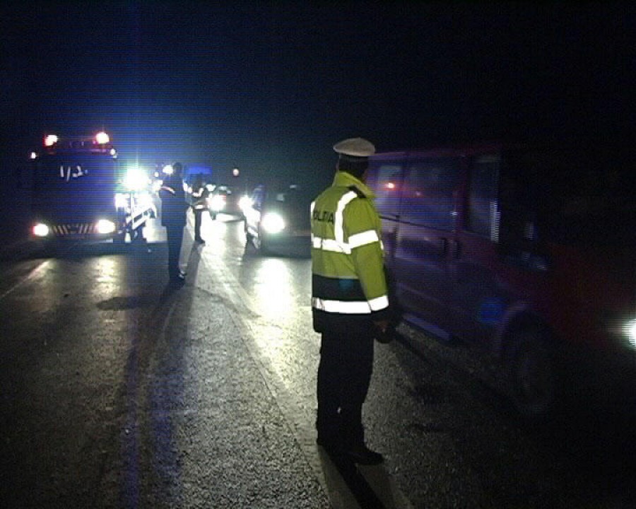 Grav accident de circulaţie la Schela. Cinci persoane au fost rănite