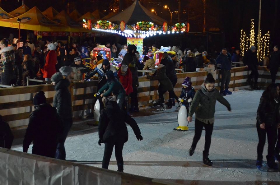 Pentru toate vârstele | Patinoar în aer liber la Sala Sporturilor (FOTO)