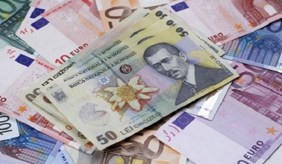 Cotația euro urcă spre 4,9780 lei