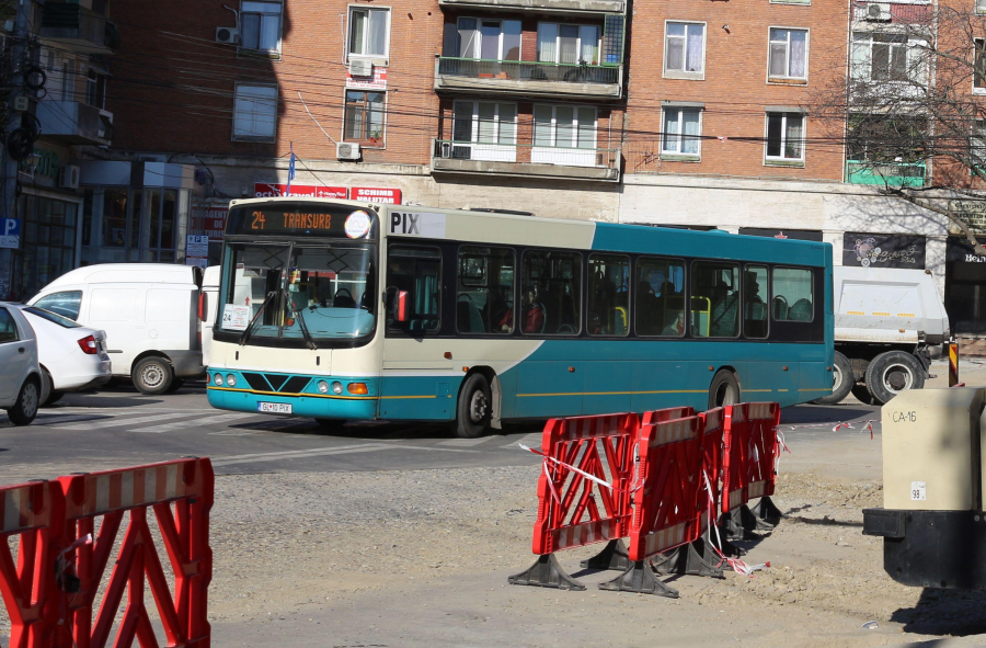 Stradă închisă şi cinci trasee de autobuz, deviate sâmbătă