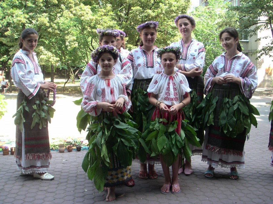 Duminică: Spectacol de Sânziene la Gârboavele