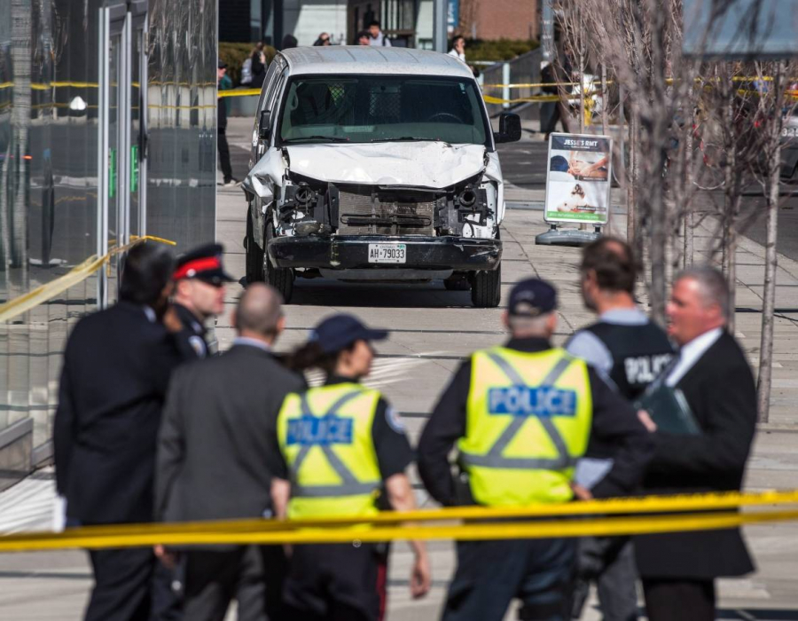 CARNAGIU la Toronto. O camionetă a lovit în plin zeci de persoane