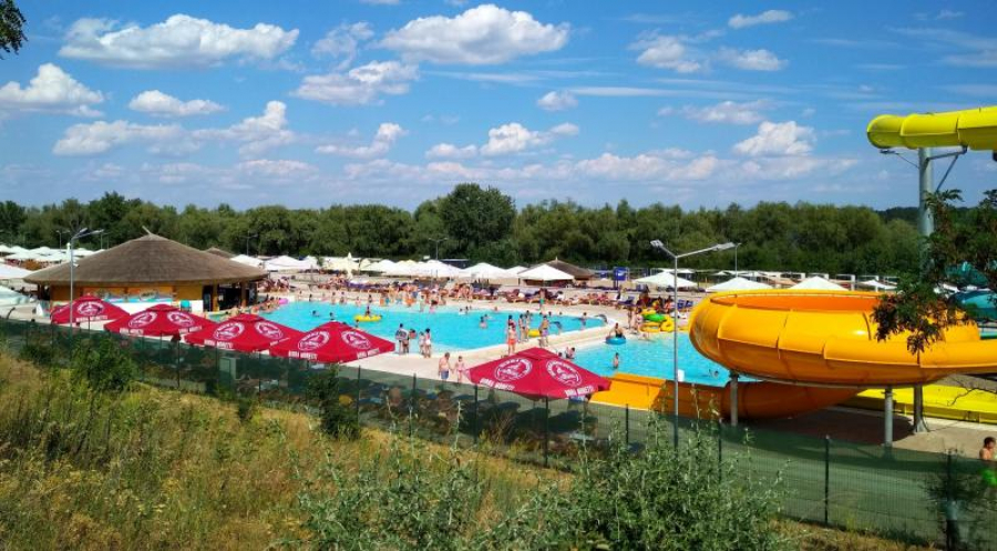 Propunere de modificare a tarifelor de intrare la Plaja "Dunărea". Tobogane cu program în aqua park