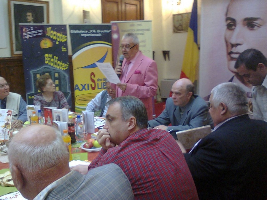 Salonul literar AXIS LIBRI a reînceput să duduie! Invitaţi de marcă ieşeni, în deschidere