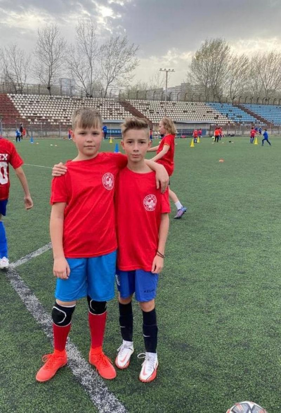 Doi fotbaliști juniori din Ucraina își continuă activitatea la Galați