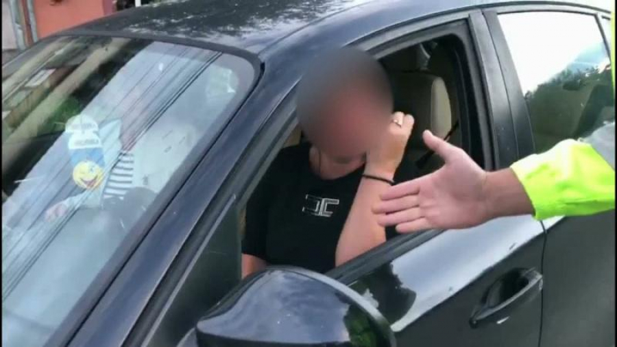 Beată și fără permis, la plimbare prin oraș