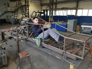 Un student gălăţean construieşte o maşină de curse