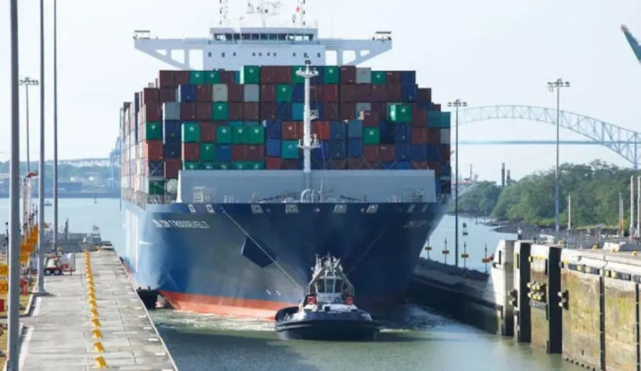 Trump cere tranzit liber pentru navele americane prin canalele Panama și Suez
