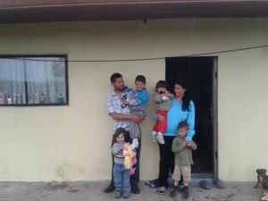 În urma campaniei derulate de &quot;Viaţa liberă&quot;/ Familia Pârvu şi-a reconstruit căsuţa