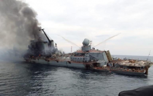 Rudele rușilor morți de pe nava Moskva, amenințate că li se vor anula compensațiile financiare