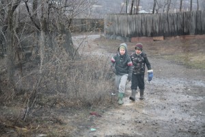 APĂRARE CONTRA INUNDAŢIILOR doar pe hârtie. N-au învăţat nimic din CATASTROFA soldată cu TREI MORŢI
