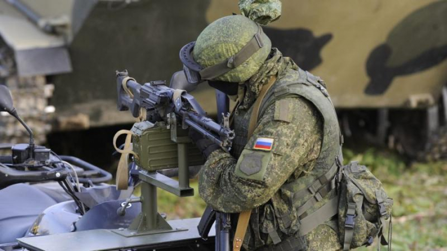 Moscova continuă concentrarea de forțe militare la frontiera cu Ucraina
