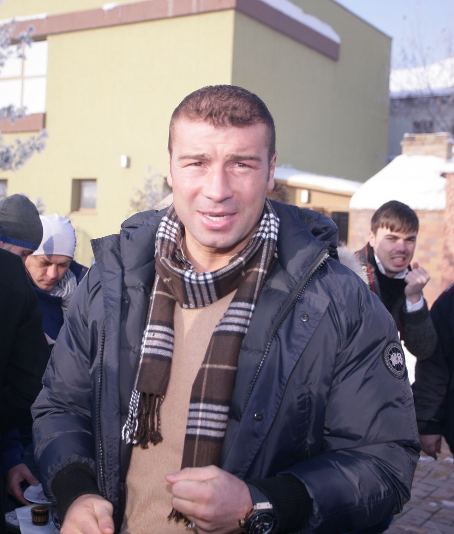 La banchetul Oţelului se dă cu stânga! Lucian Bute a anunţat că se însoară