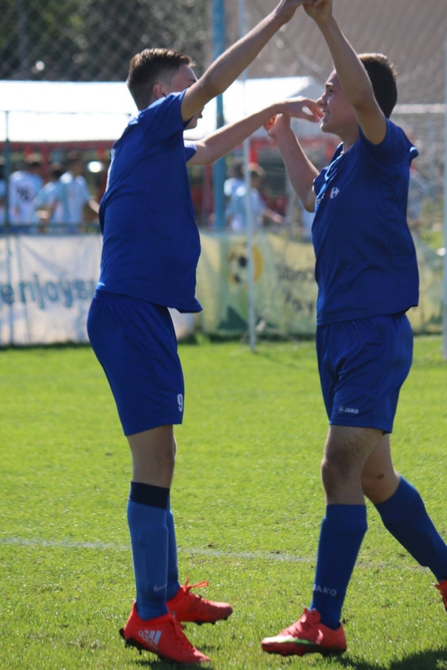 Marte buză paraşuta Clubul care te face fotbalist fără să dai taxe. ȘCOALA DE FOTBAL JUNIOR, invitaţie la selecţie - Viaţa Liberă Galaţi Marte buză paraşuta Clubul care te face fotbalist fără să dai taxe. ȘCOALA DE FOTBAL JUNIOR, invitaţie la selecţie - Viaţa Liberă Galaţi