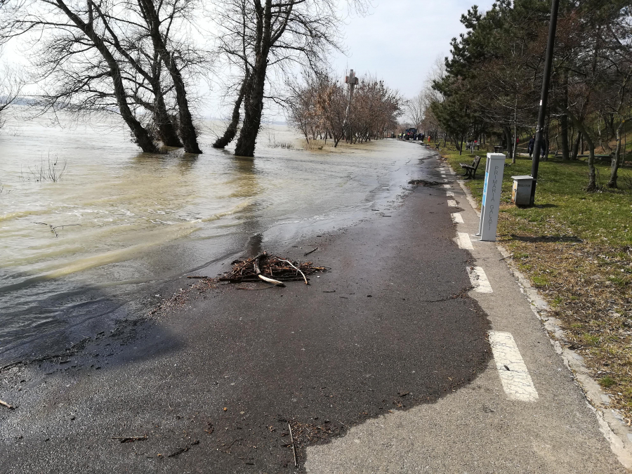 Dunărea bate în retragere