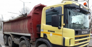 Amendă de 15.000 de lei pentru un camion cu prelata netrasă