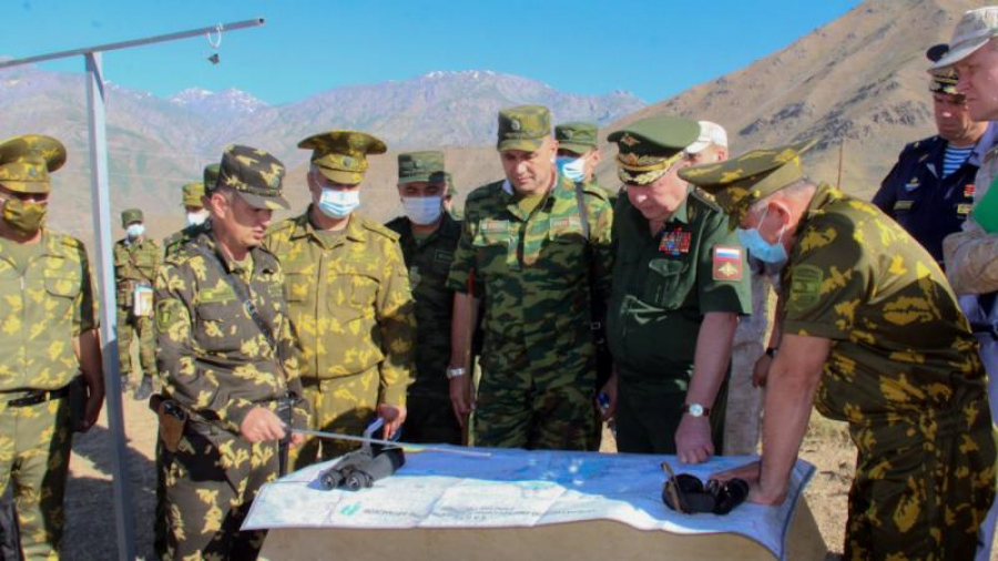 Rusia furnizează arme țărilor vecine cu Afganistanul