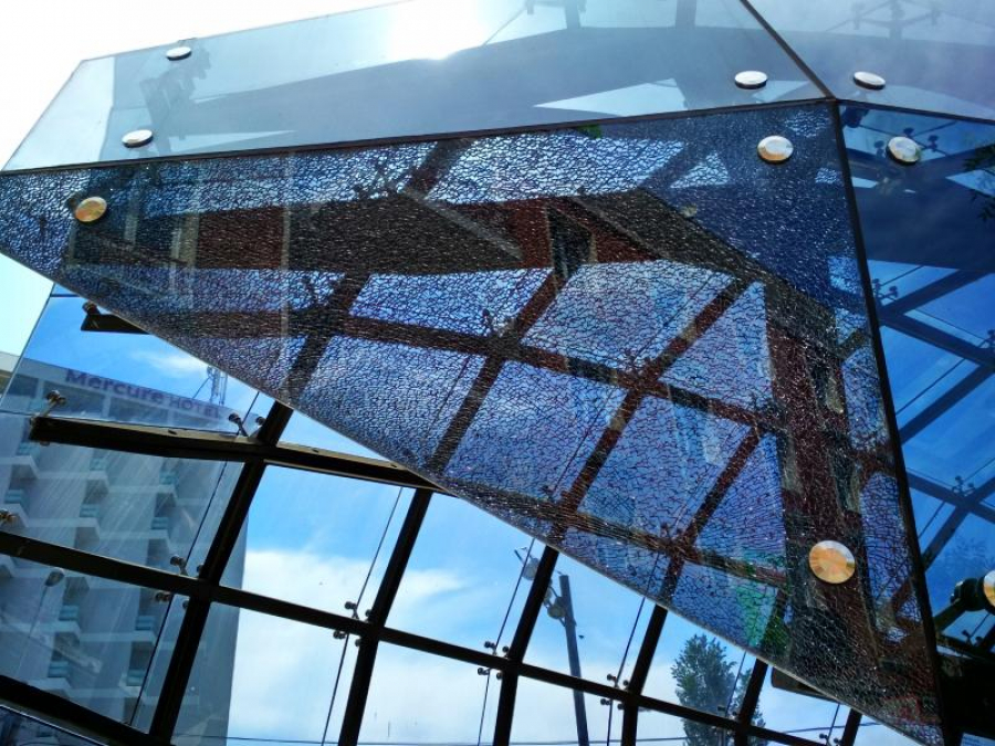 Cinci geamuri vandalizate la Pasajul „Dunărea”