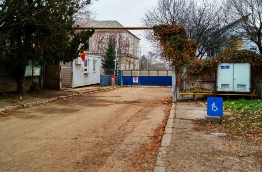 Noi tot vrem pământ... pentru drumul prin curtea Poliţiei de Frontieră