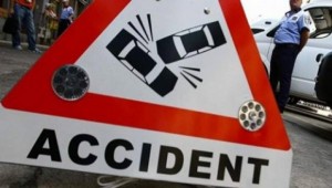 Carambol auto pe strada Aurel Vlaicu din cauza unei şoferiţe neatente