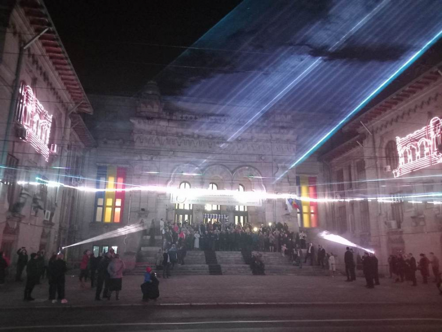 Spectacol cu lasere pentru aniversarea de 75 de ani a Universității „Dunărea de Jos” din Galați (VIDEO)