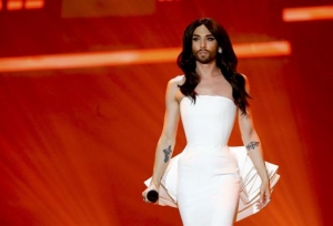 Voltaj şi regina cu barbă a Eurovisionului