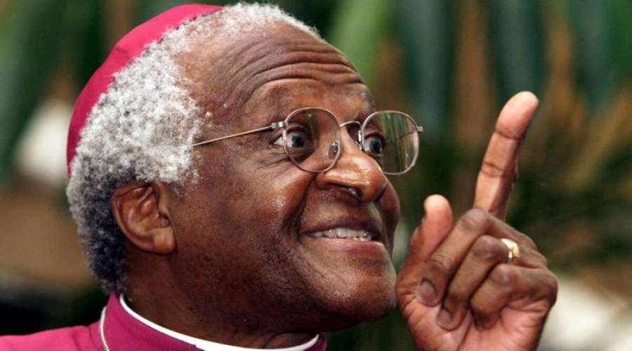 A încetat din viaţă arhiepiscopul Desmond Tutu
