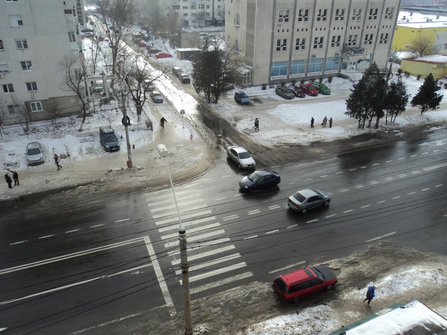 IARNA LA GALAŢI/ În sfârşit! MUNŢII DE ZĂPADĂ de pe Oţelarilor, RIDICAŢI după 12 zile de la ninsoarea (FOTO)