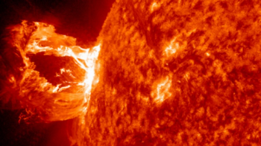 VIDEO / Pe 11 aprilie a avut loc cea mai puternică erupţie solară înregistrată în 2013