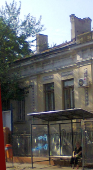 Dacă nu-i ”ploaie de stele”... Merge şi una de cărămizi!