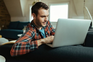 Spider Solitair &ndash; un joc de cărți relaxant care &icirc;ți pune mintea la contribuție