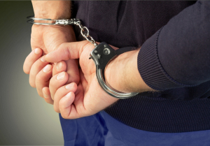 Prinși cu 17 kg de droguri în mașină