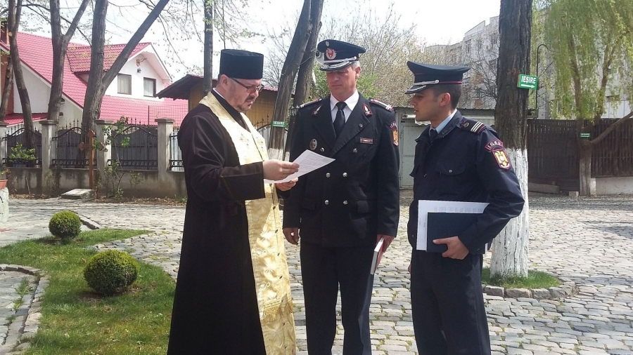 Pompierii au verificat BISERICILE înainte de Paşte, pentru evitarea situaţiilor de urgenţă