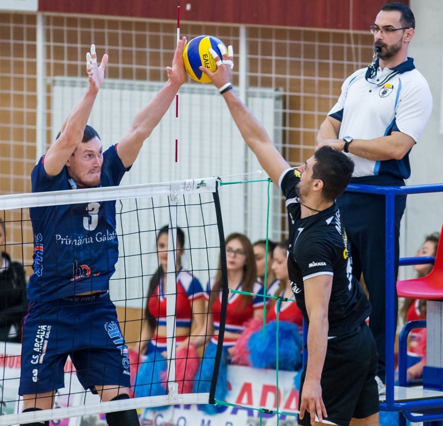 Echipa gălățeană de VOLEI masculin Arcada a CÂȘTIGAT PRIMUL MECI din semifinale