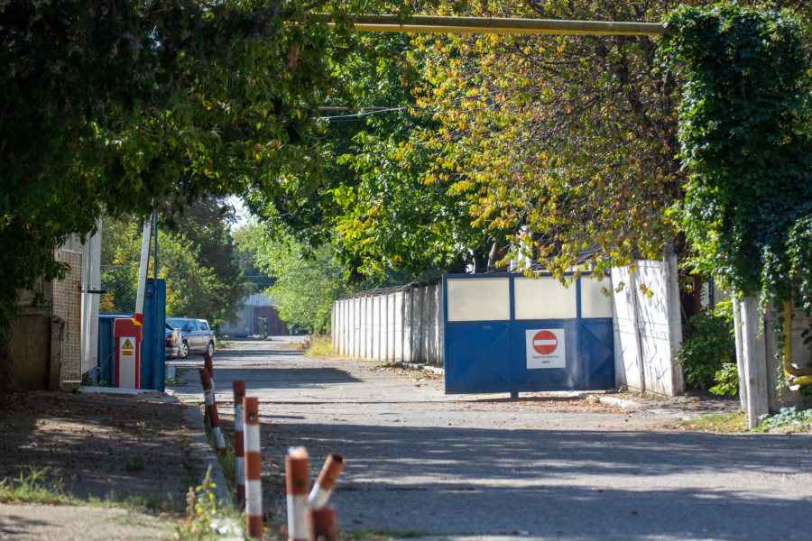 Se face drumul prin curtea Poliţiei de Frontieră. Ordinul de începere a lucrărilor a fost dat