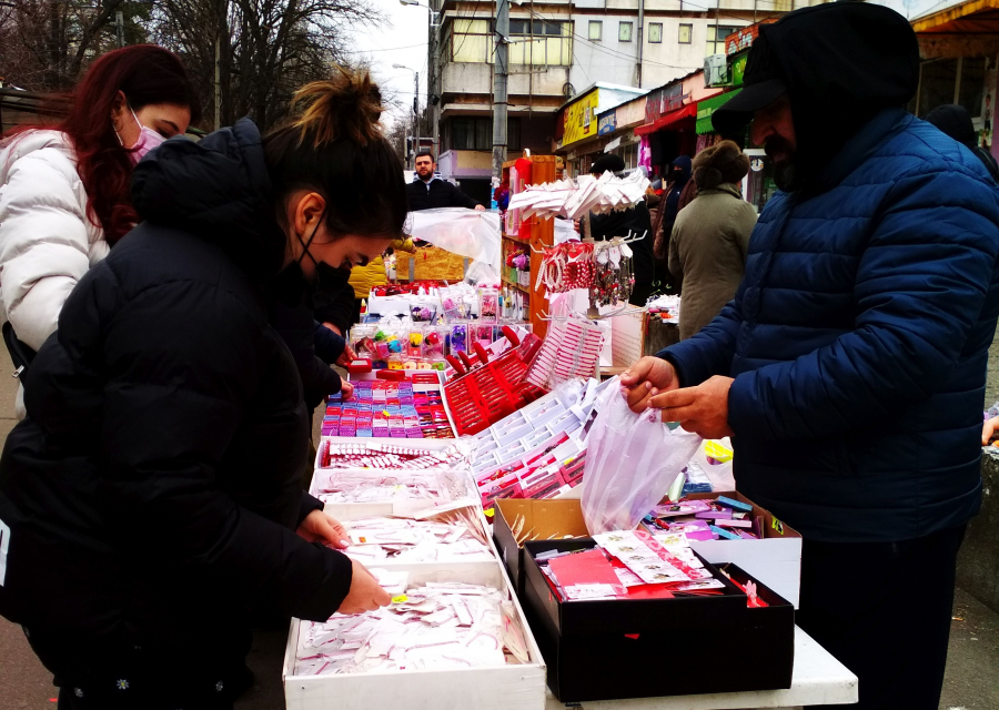 Mărțișoare la ofertă, pe tarabele comercianților gălățeni (FOTO)