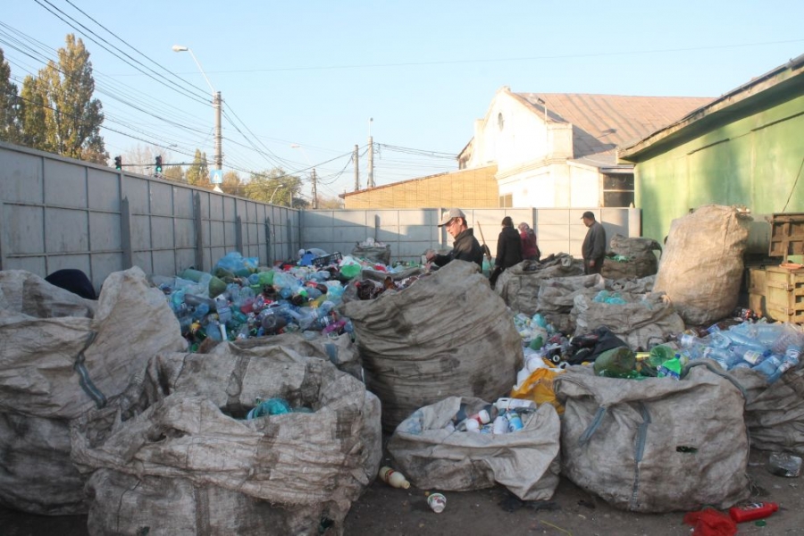 Centrele de colectare a DEȘEURILOR RECICLABILE sunt peste tot. Galaţiul, un oraş de adunat GUNOAIE