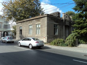 GALERIE FOTO / Altă casă de pe Eroilor distrusă şi furată. Vecinii să strige &quot;Hoţii!&quot;, cere Primăria Galaţi