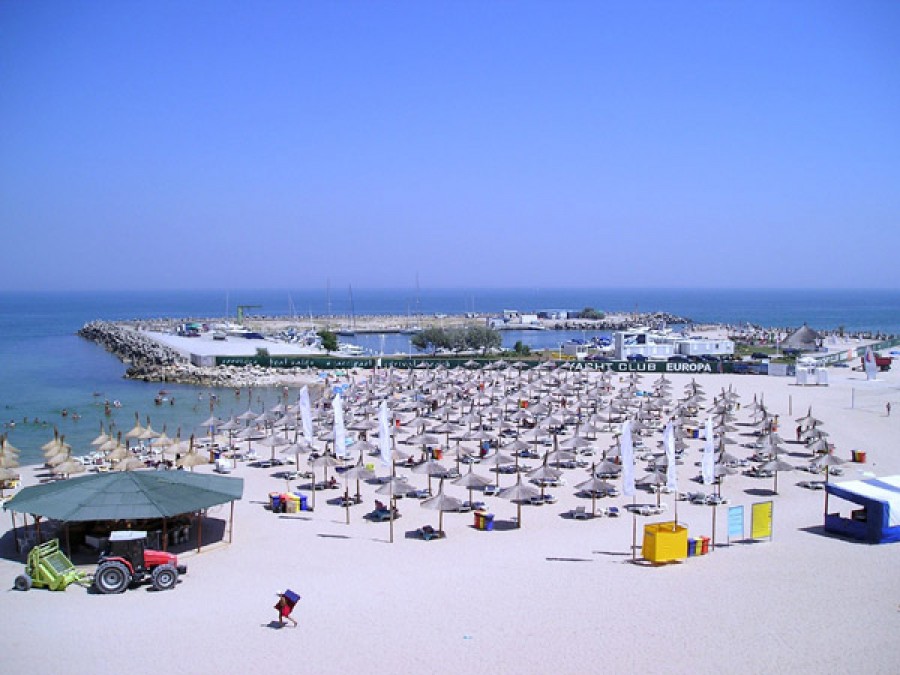 Turiştii care cumpără vacanţe la mare din agenţii până pe 15 iulie pot primi gratuit 1-2 nopţi