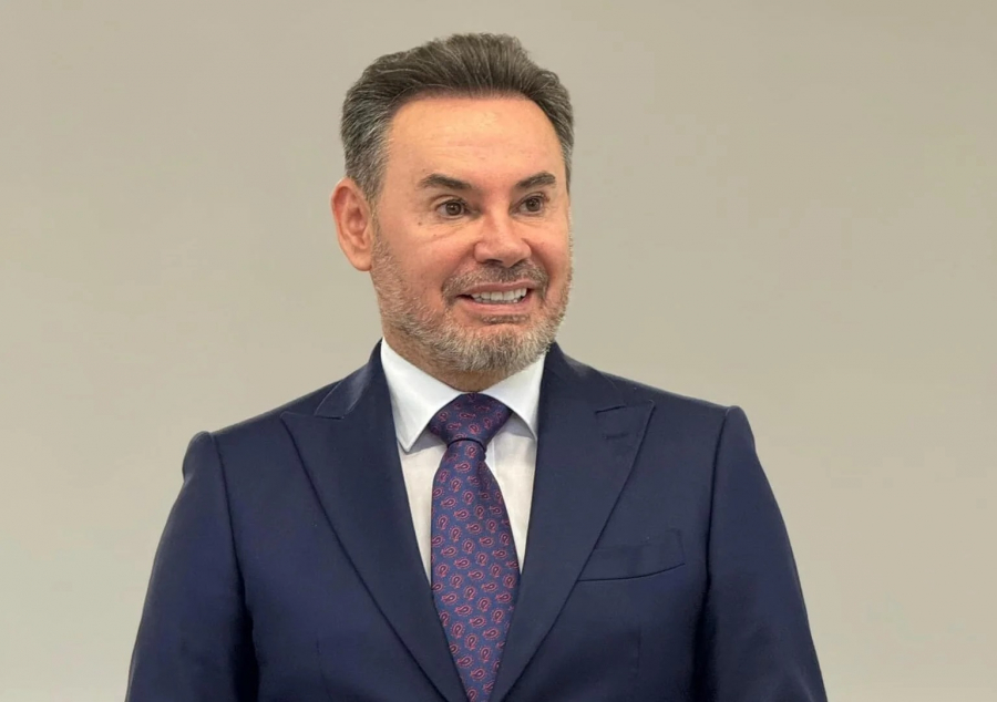 Omul, cât vorbește, în viață