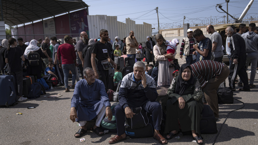 Refugiații palestinieni din Fâșia Gaza, blocați la granița cu Egiptul