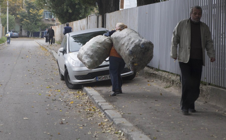 Gălăţenii acuză: Poliţiştii care patrulează în Micro 40, supuşi vagabonzilor