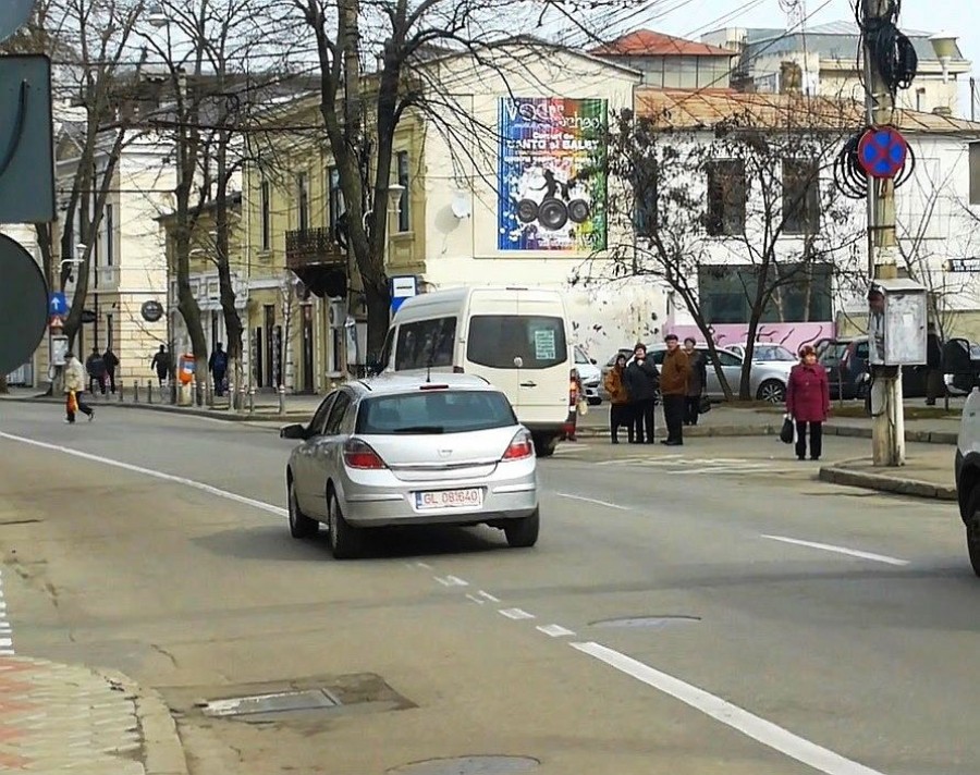 Cum au loc ACCIDENTE pe Domnească: pietoni inconştienţi şi trafic haotic (FOTO&VIDEO)