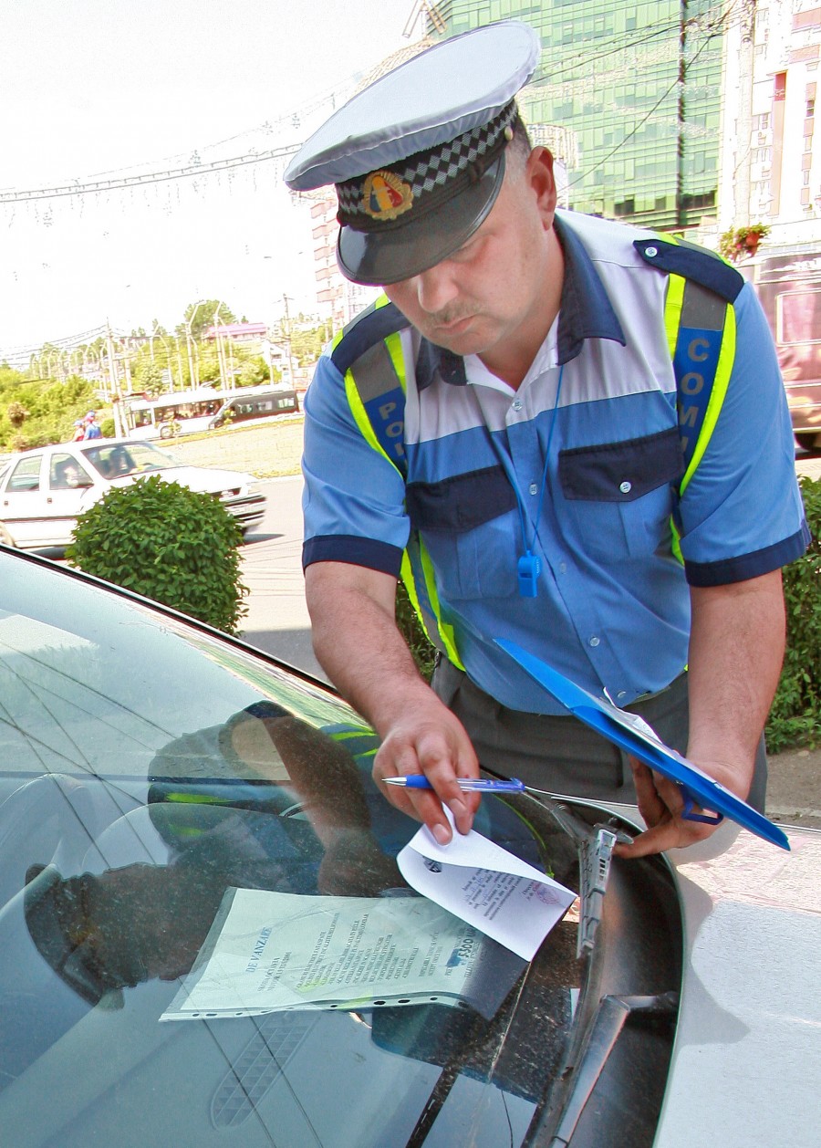 Critici dure la adresa Poliţiei Locale: "Calcă apa"!