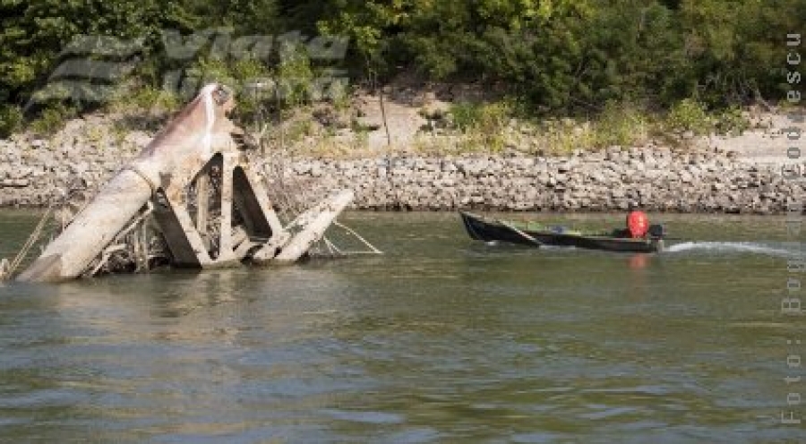 Epava „Slatina”, scoasă la suprafaţă de scăderea apelor!