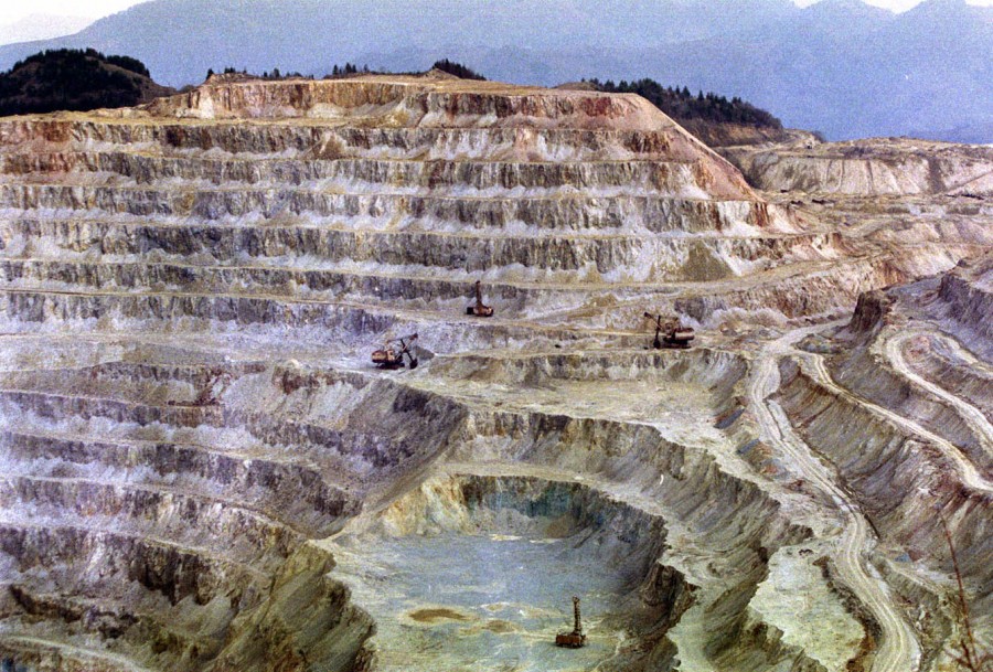 Prezenţă scăzută la referendumul privind proiectul minier de la Roşia Montană