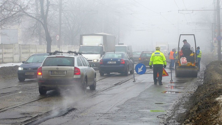 PRIMĂRIA Galaţi plombează pentru HALEP/ Zece tone de asfalt pentru „cârpeală” (FOTO&VIDEO)